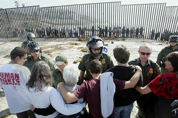 Border Patrol confronts park patrons at Friendship Park